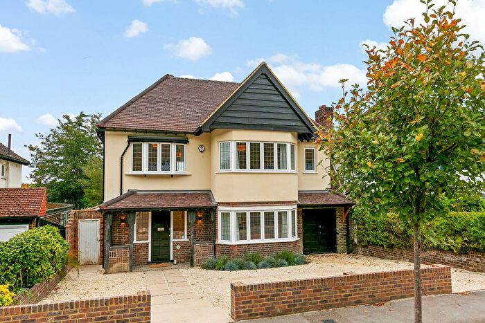 4 Bedroom Detached House For Sale In Hillcrest Gardens, Esher, KT10