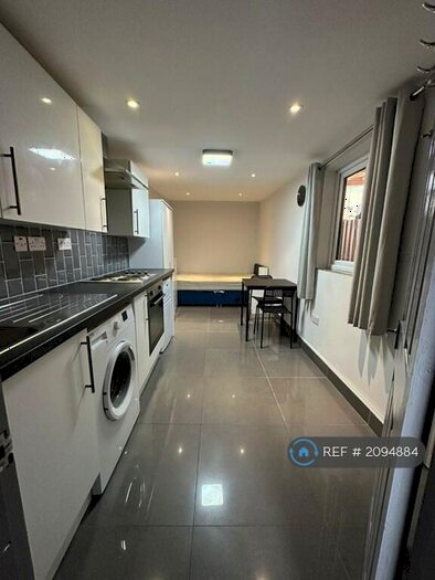 Studio To Rent In Carnarvon Road, Reading, RG1