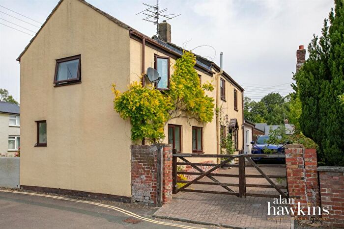 3 Bedroom Detached House For Sale In High Street, Royal Wootton Bassett, SN4