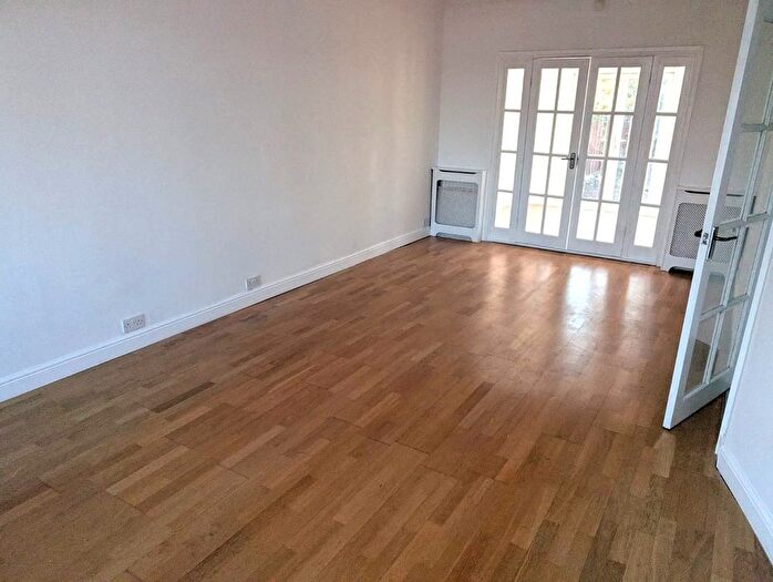 3 Bedroom Semi-Detached House To Rent In The Vale, Hounslow, TW5