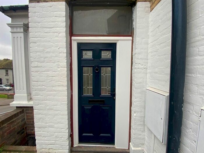 1 Bedroom Flat To Rent In Constitution Hill, Chatham, ME5
