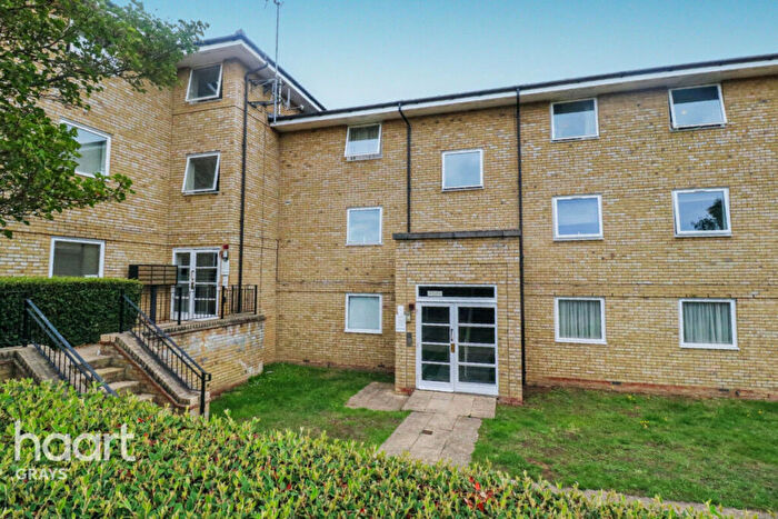 2 Bedroom Flat For Sale In Hogg Lane, Grays, RM17