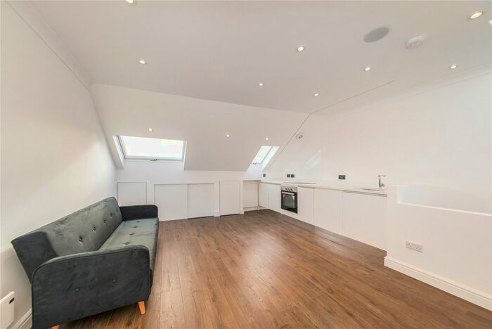 1 Bedroom Flat To Rent In Beryl Road, Barons Court, W6