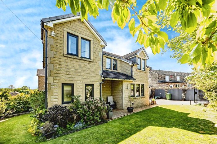 4 Bedroom Detached House For Sale In Deep Lane, Clifton, Brighouse, West Yorkshire, HD6