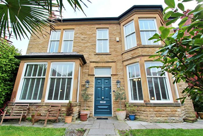 4 Bedroom Link Detached House For Sale In Bazley Road, Lytham St. Annes, FY8