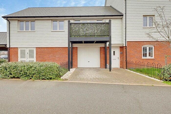 2 Bedroom Flat For Sale In Liberty Way, Wickford, SS11