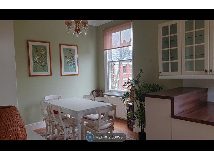 3 Bedroom Flat To Rent In Southey Road, London, SW9