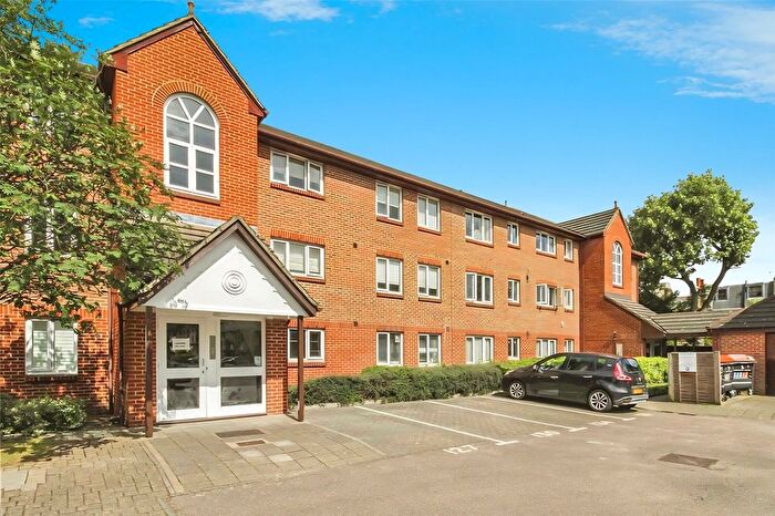 2 Bedroom Flat To Rent In Hopwood Close, London, SW17