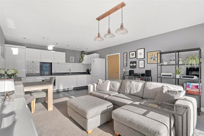2 Bedroom Flat For Sale In Jubilee Avenue, Highams Park, London, E4
