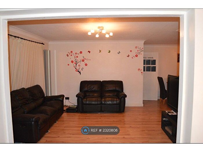 2 Bedroom Maisonette To Rent In Cotelands, Croydon, CR0