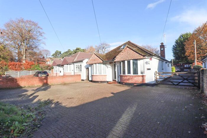 3 Bedroom Detached House For Sale In Fernhill Road, Farnborough, GU14
