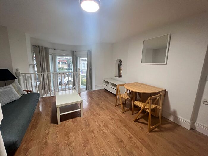 1 Bedroom Flat To Rent In Broomfield Avenue, London, N13