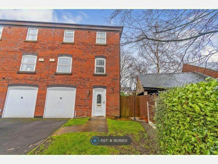 4 Bedroom Terraced House To Rent In Drayman Close, Walsall, WS1