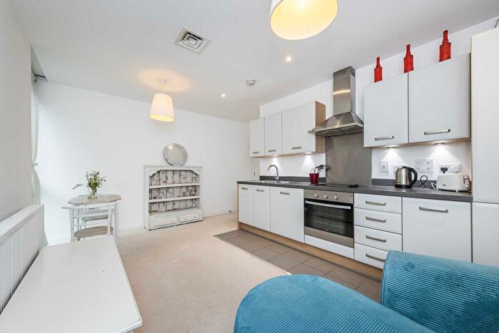 1 Bedroom Apartment To Rent In City Road, Islington, EC1V