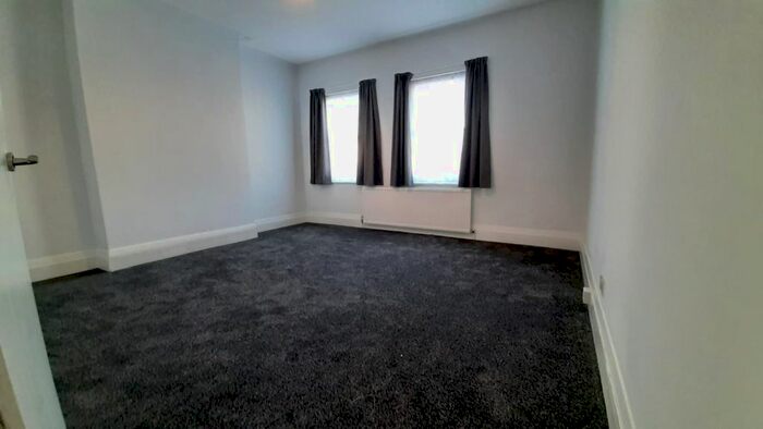 4 Bedroom Flat To Rent In Golders Green Road, Golders Green, NW11