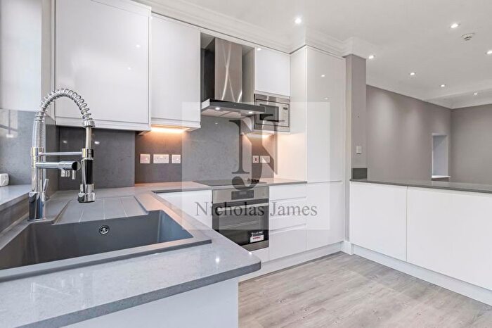 3 Bedroom Flat To Rent In Hampden Way, Southgate, London, N14