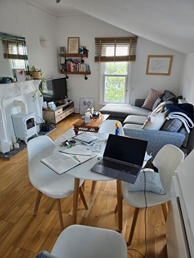 3 Bedroom Flat To Rent In -Church Lane, Bristol, BS8