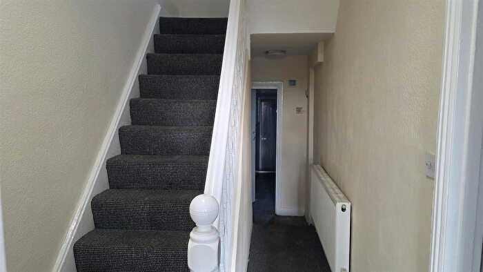 2 Bedroom Flat To Rent In Western Road, Southall, UB2