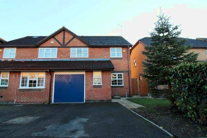 4 Bedroom Semi-Detached House To Rent In Rufus Isaacs Road, Caversham, Reading, RG4
