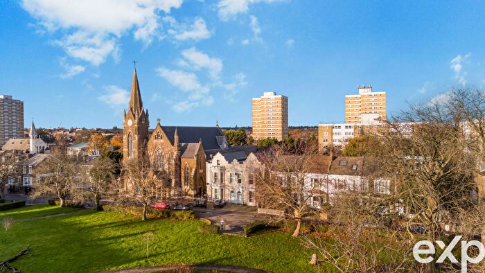 2 Bedroom Flat For Sale In Trinity Road, London, N22