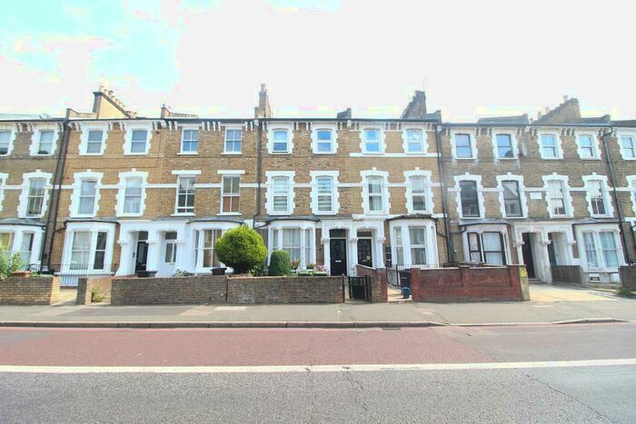 3 Bedroom Flat To Rent In Rectory Road, London, N16