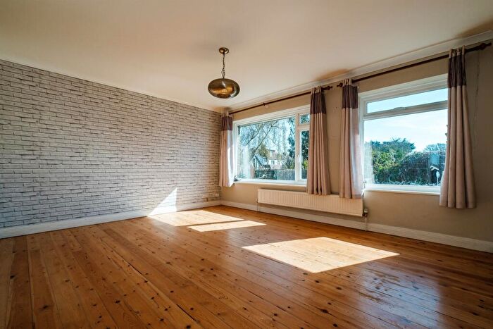 2 Bedroom Apartment For Sale In Oxen Avenue, Shoreham-By-Sea, BN43