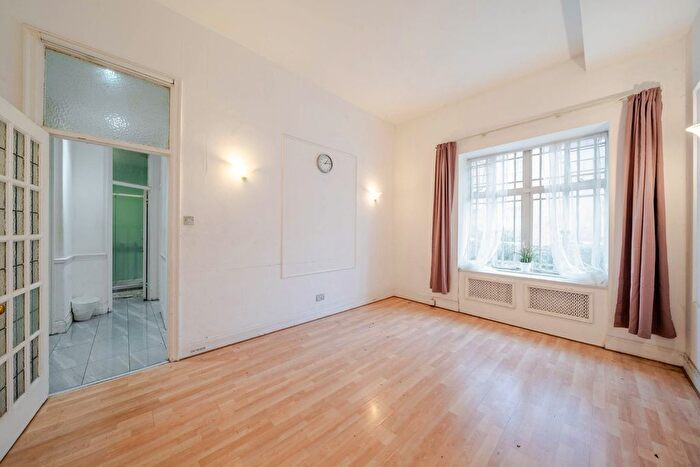 1 Bedroom Flat For Sale In Queensway, Bayswater, London, W2
