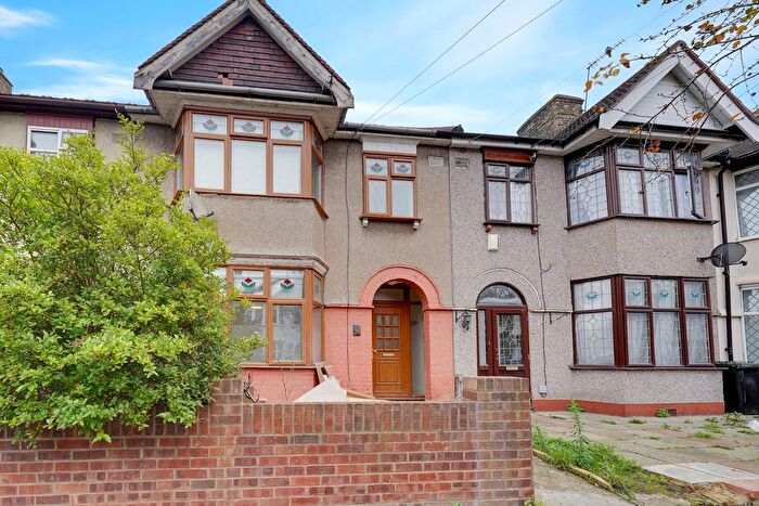 3 Bedroom Terraced House To Rent In Netherfield Gardens, Barking, IG11