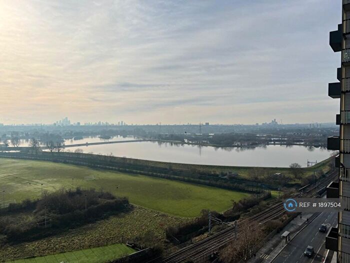 2 Bedroom Flat To Rent In Green Ferry Way, London, E17