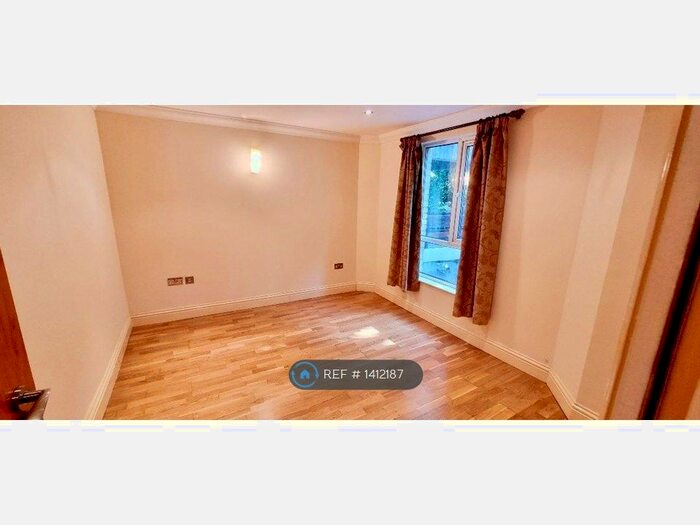 1 Bedroom Flat To Rent In The Lindens, London, W5