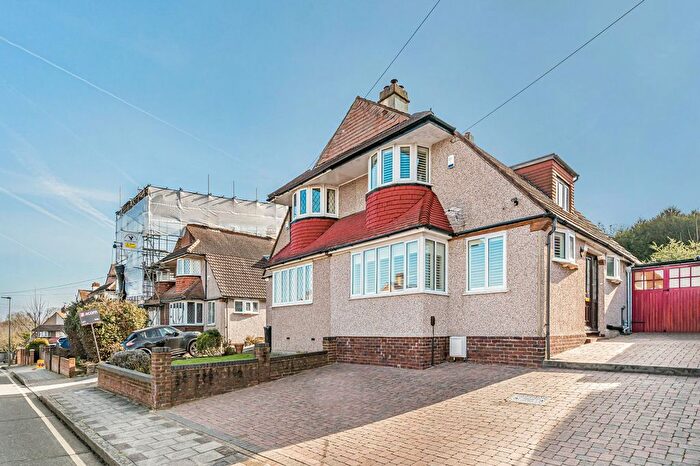 4 Bedroom Semi-detached House For Sale In Treewall Gardens, Bromley, BR1