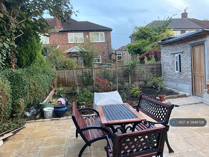 4 Bedroom Semi-Detached House To Rent In Altrincham Road, Manchester, M23