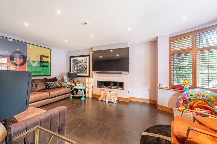 5 Bedroom Property To Rent In Salmon Street, Kingsbury, London, NW9