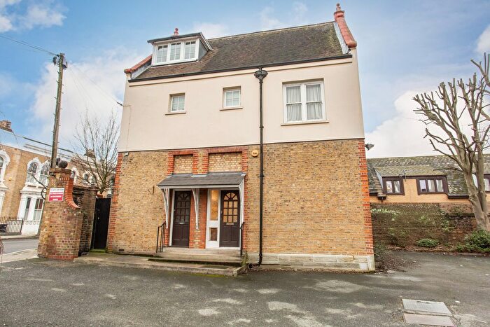 1 Bedroom Flat For Sale In Schoolbell Mews, London, E3