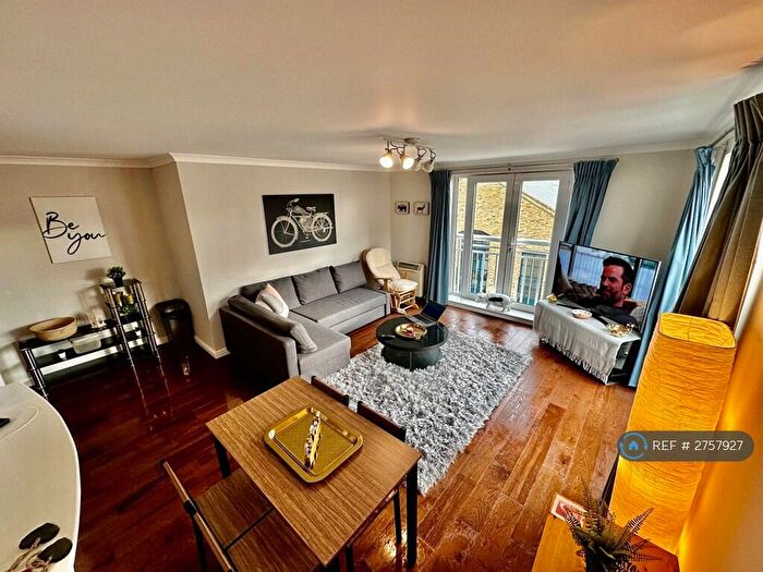 2 Bedroom Flat To Rent In Millennium Drive, London, E14