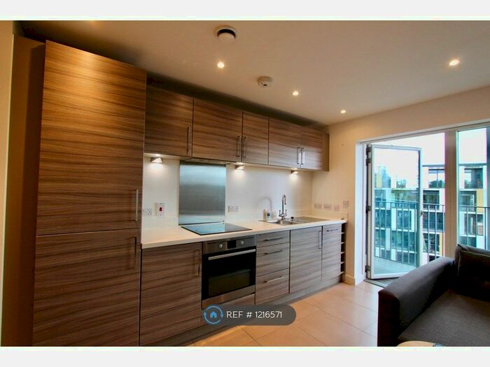 Studio To Rent In Atkins Square, London, E8