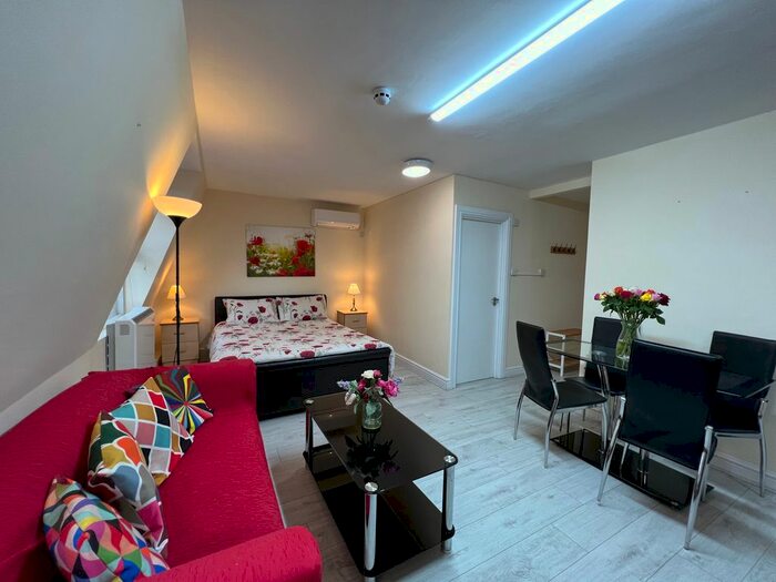 Studio To Rent In Cromwell Road, London, SW7