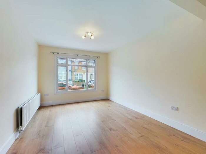 3 Bedroom House To Rent In Hurst Road, Erith, Kent, DA8