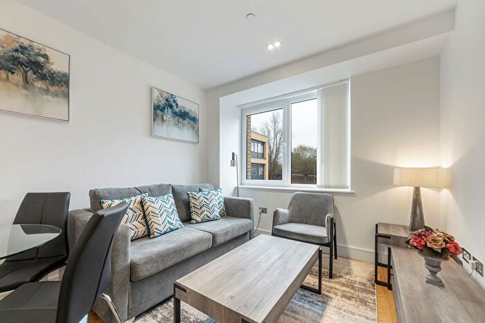 1 Bedroom Flat To Rent In Home Park Mill Link, Hertfordshire, WD4