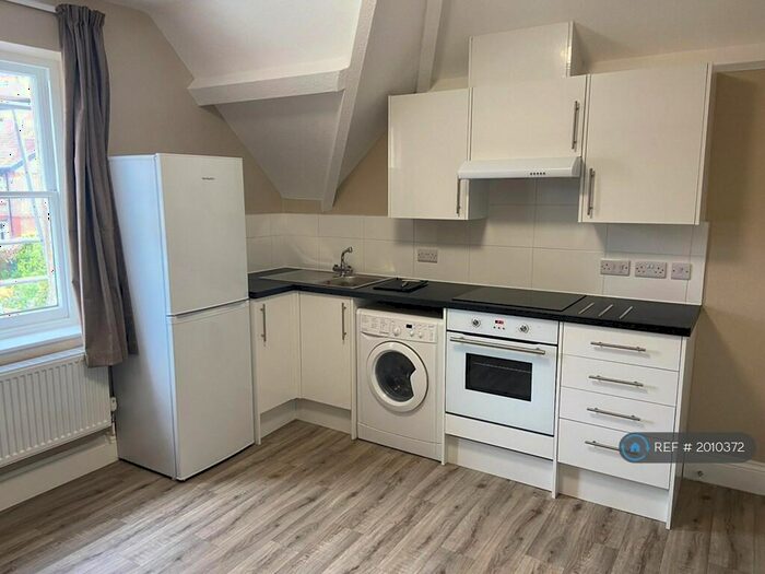 3 Bedroom Flat To Rent In Walsingham Road, Bristol, BS6