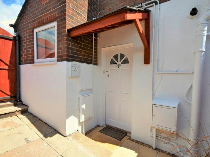 1 Bedroom Flat To Rent In Chesham, Buckinghamshire, HP5