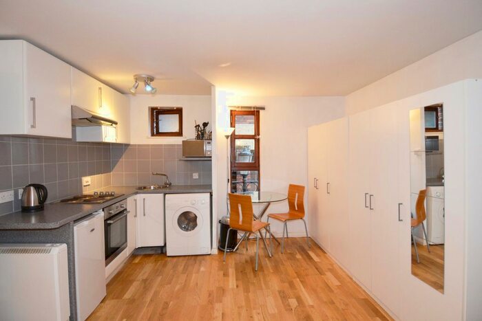 Studio To Rent In Moreton Street, London, SW1V