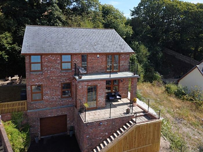 4 Bedroom Detached House For Sale In The Oaks, Cimla, SA11