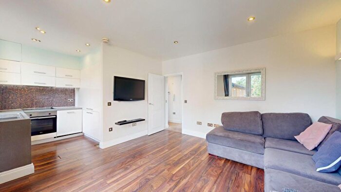 2 Bedroom Flat To Rent In Catford Hill, London, SE6
