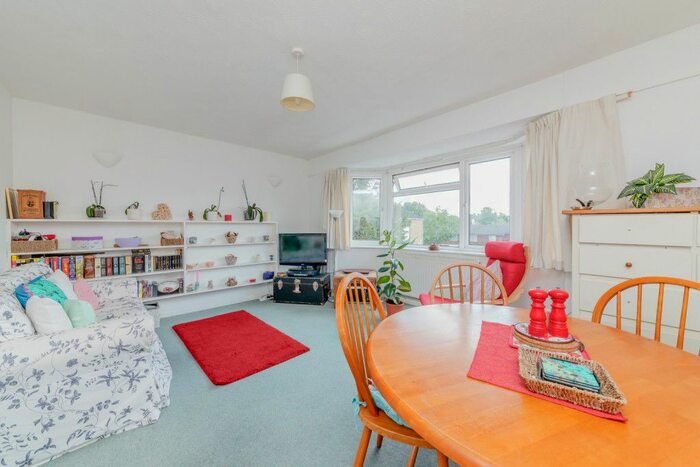 2 Bedroom Flat To Rent In Anglesea Road, Easy Access To Kingston, Kingston Upon Thames, KT1