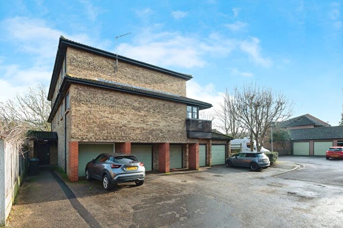 2 Bedroom Flat For Sale In Courtney Park Road, Langdon Hills, Basildon, Essex, SS16