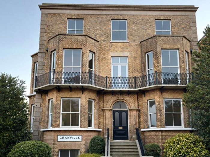 3 Bedroom Apartment For Sale In Granville House, Broadstairs, CT10