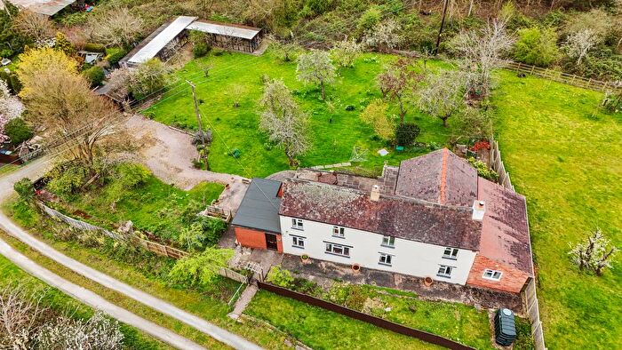 4 Bedroom Cottage For Sale In Hillend, Twyning, Tewkesbury, Gloucestershire, GL20