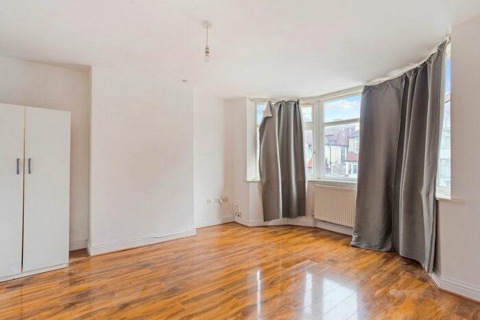 4 Bedroom Flat To Rent In Ballogie Avenue, London, NW10