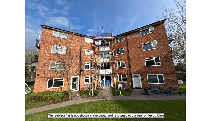 2 Bedroom Flat For Sale In Hunters Hill, Burghfield Common, Reading, Berkshire, RG7